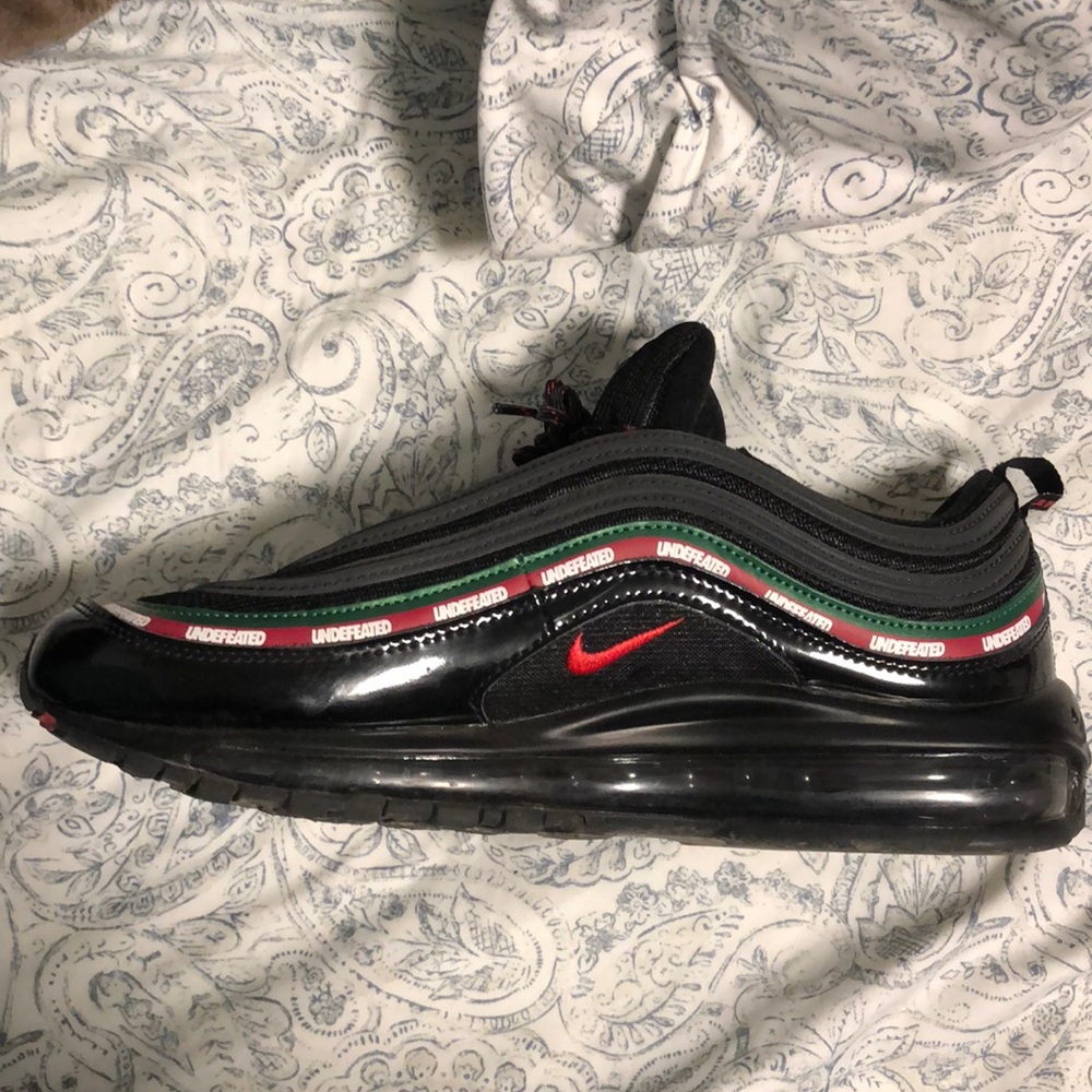 I am seeking these Undefeated Nike shoes - Picture 2 of 3
